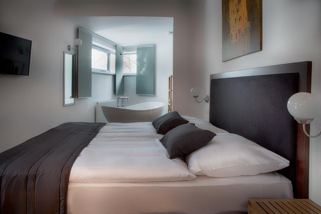 Hotel Koruna Хлумец над Сидлиноу Екстериор снимка