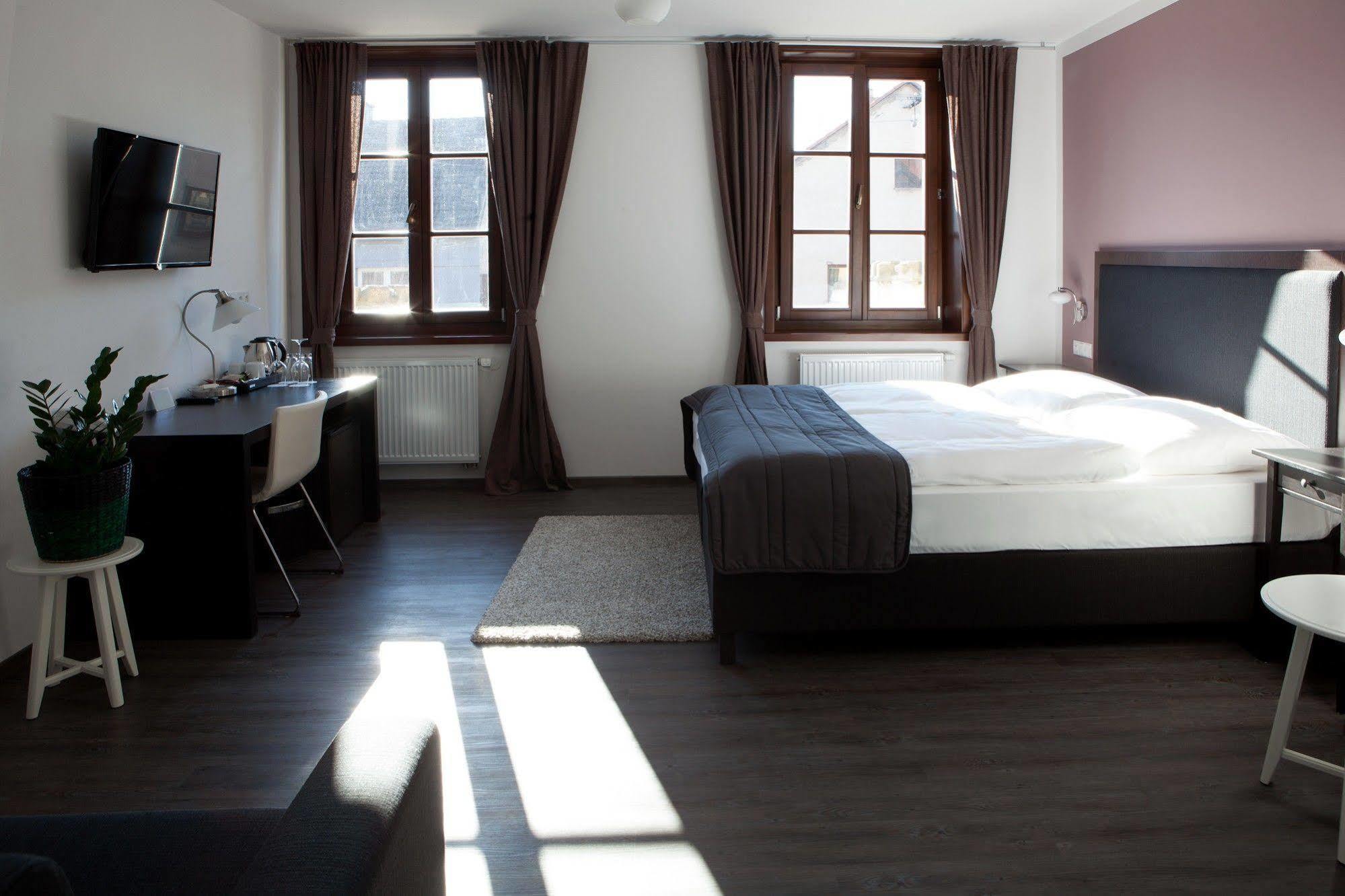 Hotel Koruna Хлумец над Сидлиноу Екстериор снимка